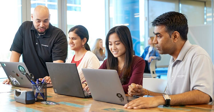 it-tech-team-helping-employees