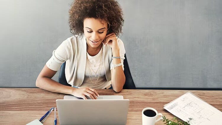 Customer data models: A woman sits in front of a laptop.