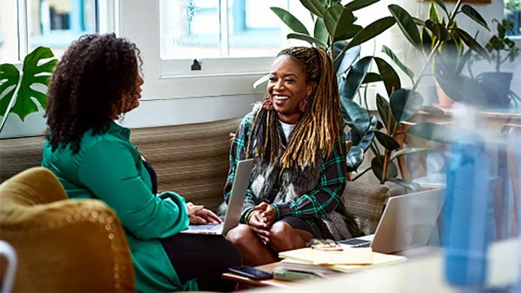The role of the manager: a manager and employee in conversation on a couch