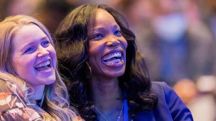 Knowledge: 2 smiling women
