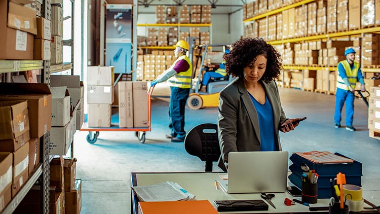 Autonomous procurement: warehouse manager using a laptop