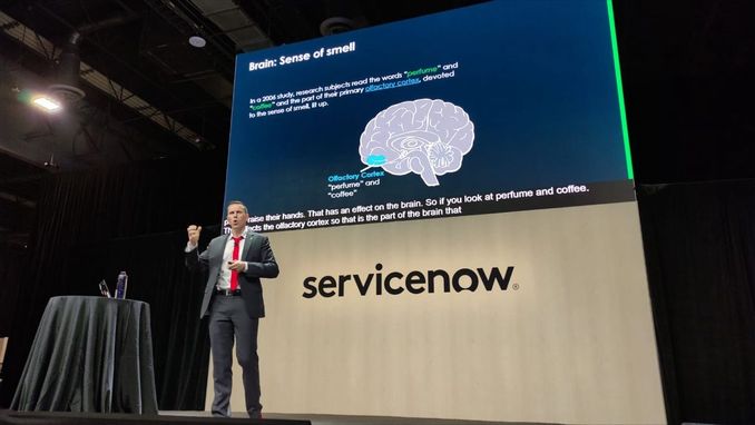 Willem presenting at Knowledge 2023