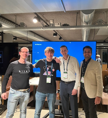 left to right: Mark R., Philip S, Willem Z., Ashutosh M.