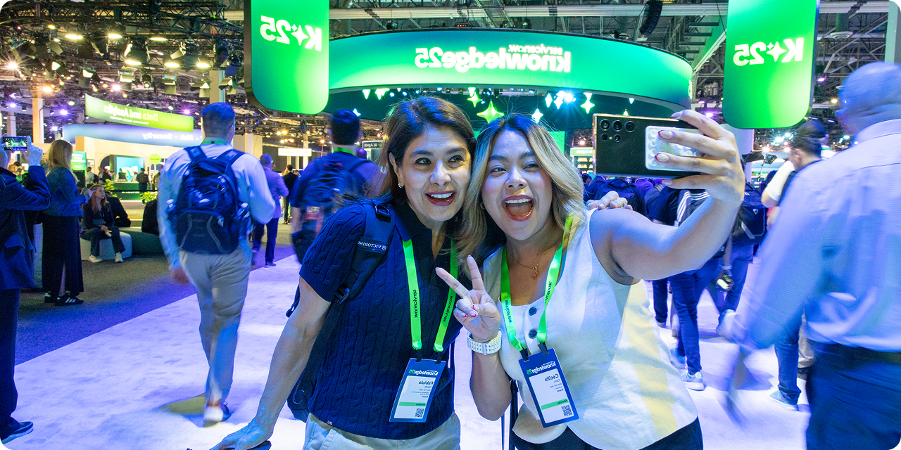 Two people at the Knowledge conference taking a picture.