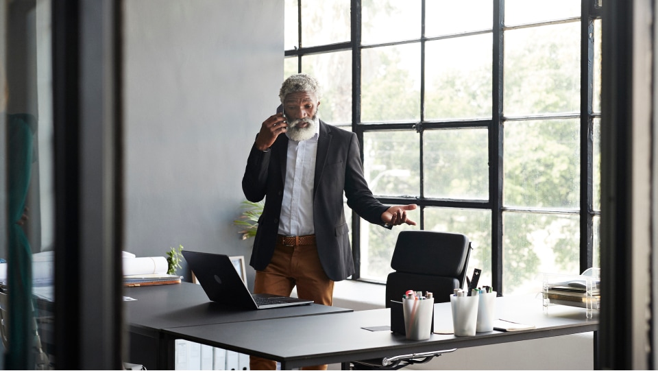 Aprende a configurar los controles de seguridad y a supervisar los comportamientos que pueden ser poco seguros.