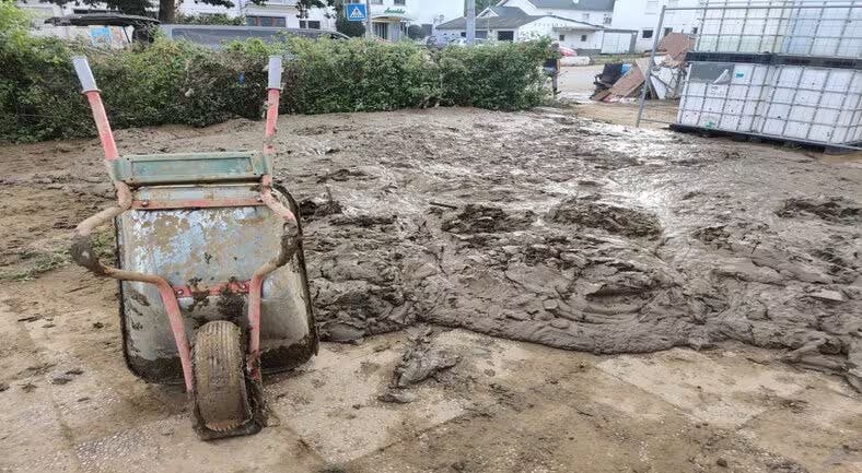 Wie unser deutsches Team während der Überschwemmungen mit ...