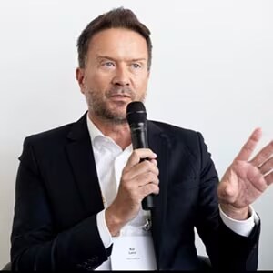 Kai Lenz ist Head of Financial Services Industry Go To Market, Central & North EMEA bei ServiceNow.