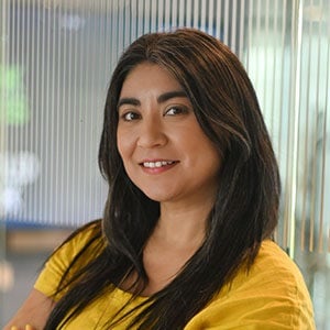 Erica Faltous ist Senior Director des EMEA-Kommunikationsteams.