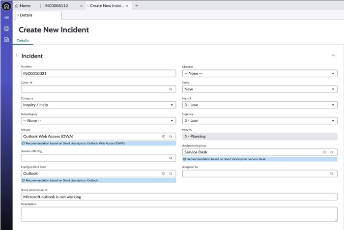 Fallformular mit hervorgehobenen Feldempfehlungen unter den entsprechenden Feldern. Beispiel: Basierend auf der Kurzbeschreibung ist „Service Desk“ das empfohlene Feld für die Zuweisungsgruppe.