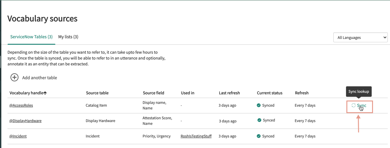 Registerkarte ServiceNow-Tabellen des Bildschirms „Vokabularquellen“. Wenn Sie auf die Spalte „Aktualisieren“ zeigen, wird die Schaltfläche „Suchen synchronisieren“ aufgerufen.