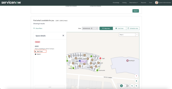 Seite mit Platzdetails, die den Namen der Person anzeigt, die einen Platz gebucht hat.