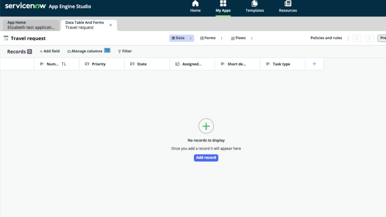 Quando a tabela está aberta na tela, você pode ver o nome da tabela e as seções de configuração.