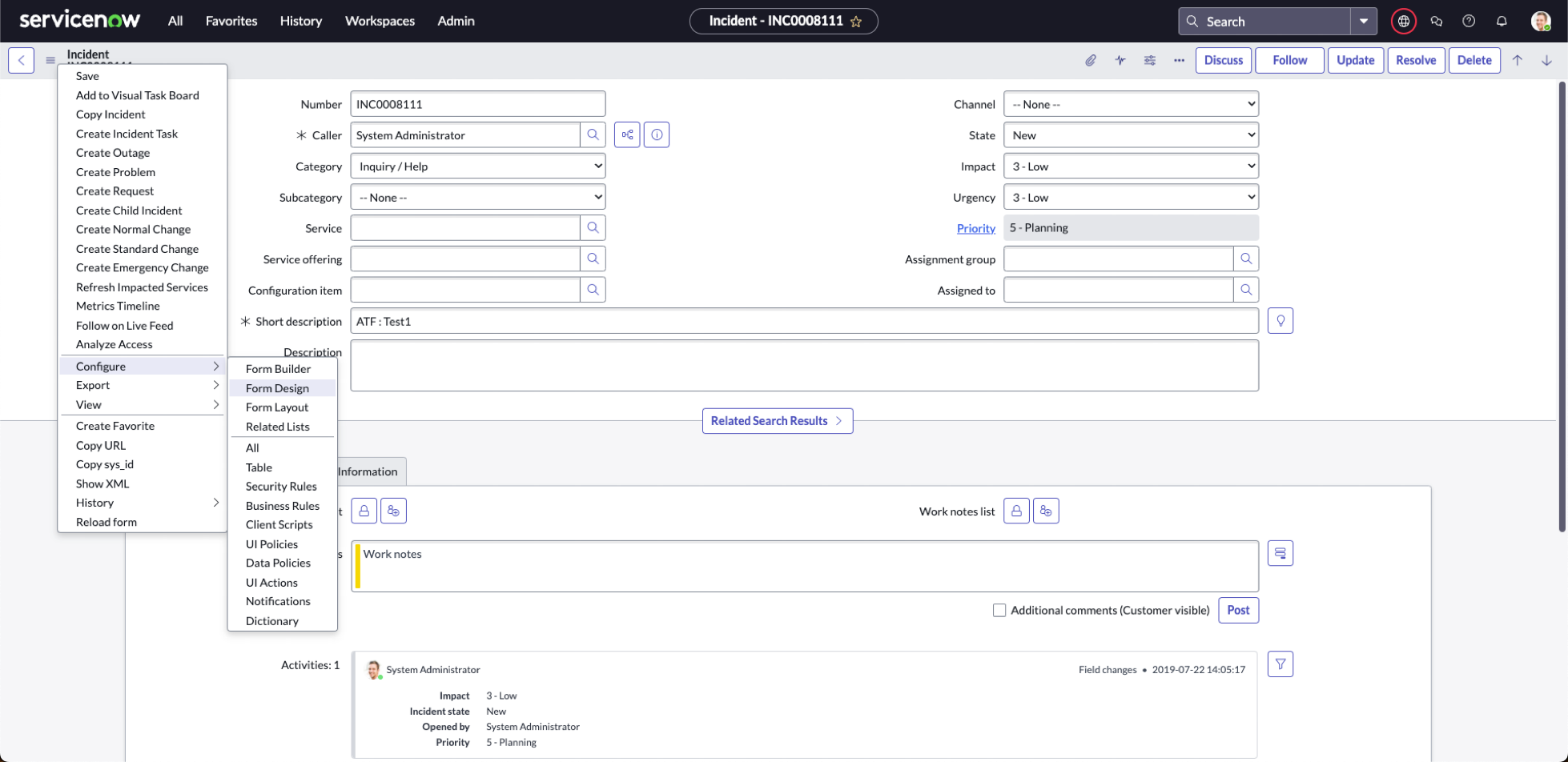 Légende pour l’emplacement de l’application Concepteur de formulaire à l’aide du menu Actions supplémentaires sur un formulaire.
