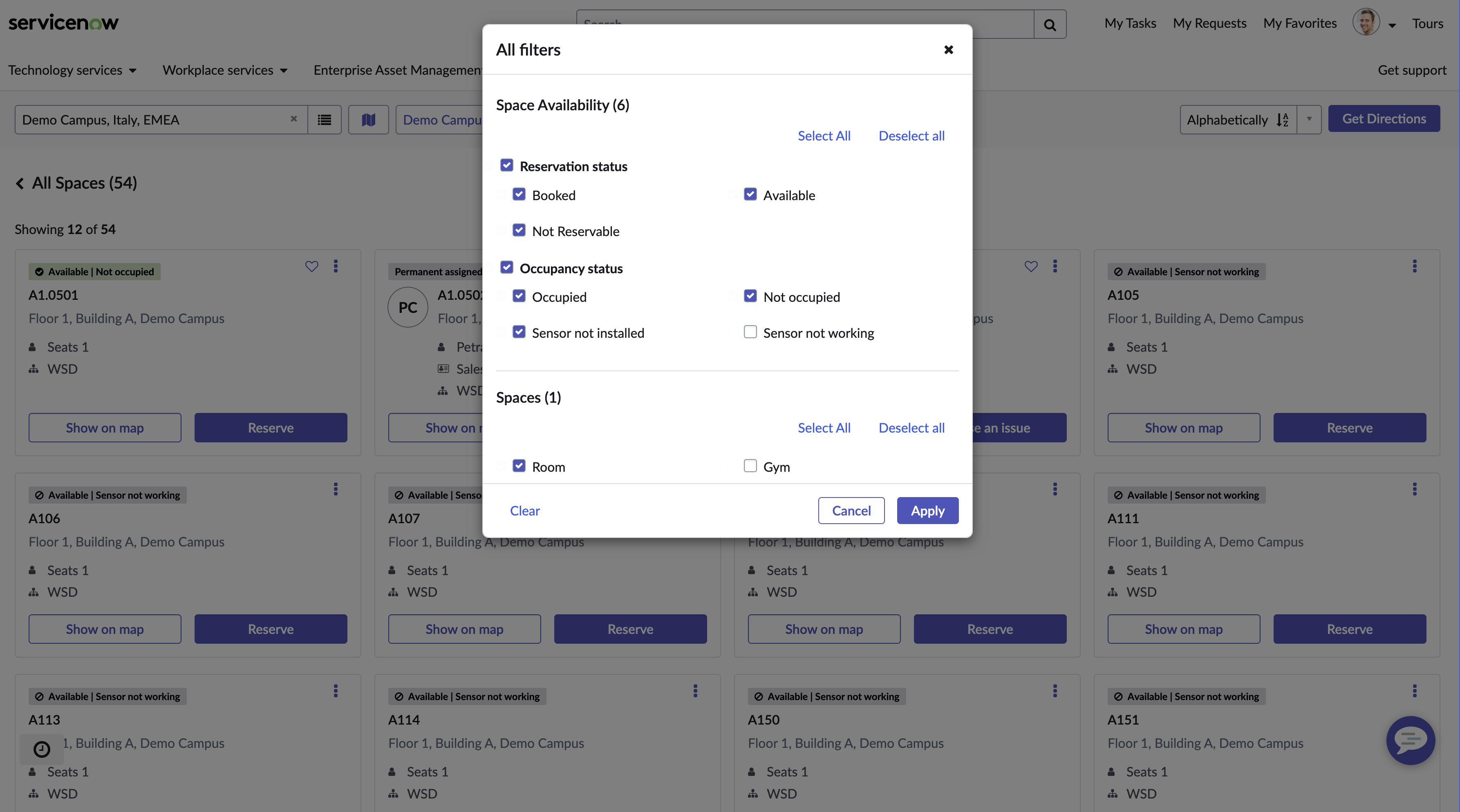 Vue de carte affichant les options de filtre pour la disponibilité des espaces en fonction de l’état de la réservation, de l’état de l’occupation et des types d’espace