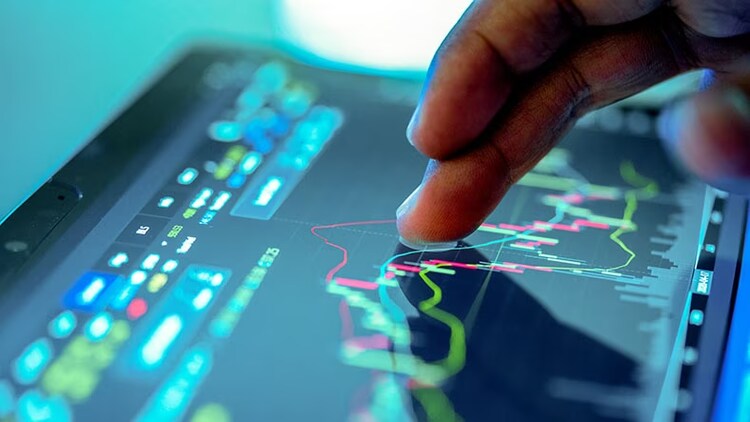 Technologische risico's: vingers op een grafiek op een tabletscherm