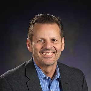 Marcel Shaw is een adviesoplossingsconsultant bij het ServiceNow federale zorgteam.