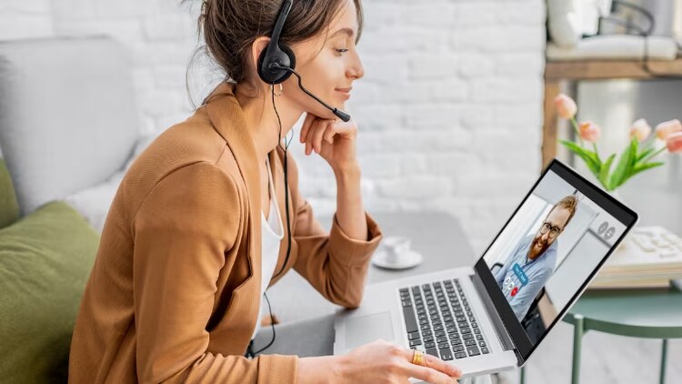 Women face calling a man on an laptop.