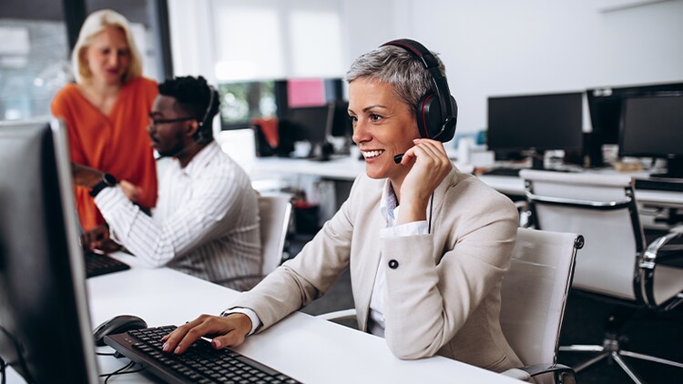 Lead-to-cash: three employees in a call center